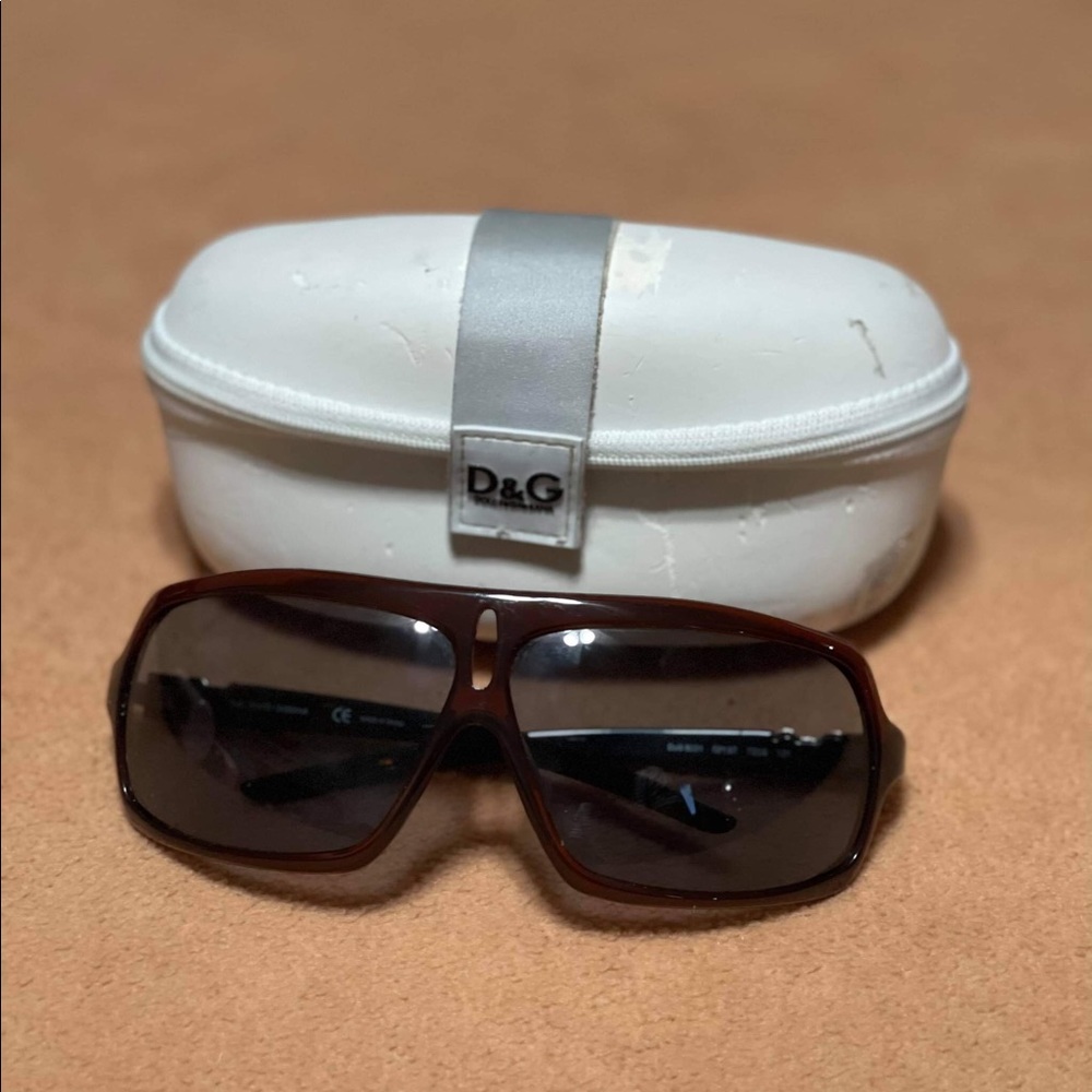 D&G sunglasses w/ case